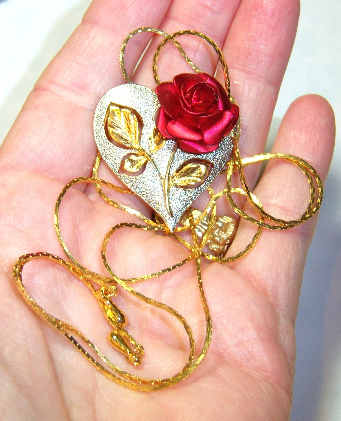 vintage silver heart with red rose pendant on gold tone chain necklace G