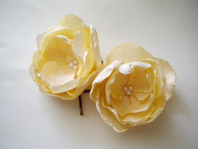 Beautiful  Roses Light Yellow Satin Flower Bridesmaid Pins Flower girl Handmade Wedding