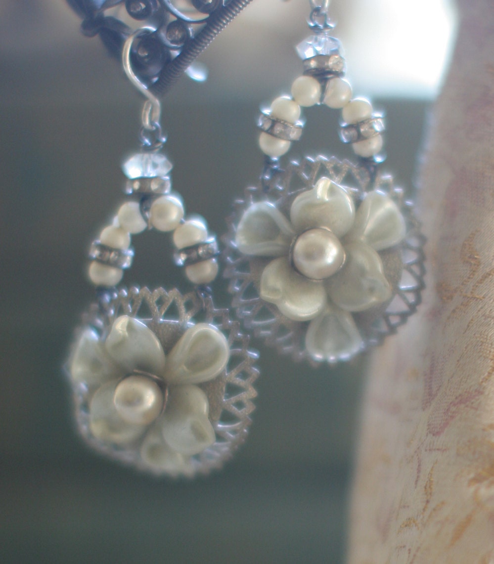 Minnie Minty  Pearl - assemblage earrings