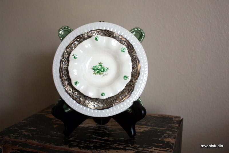 Dish Art Decor GREEN FLOWERS and metal lace