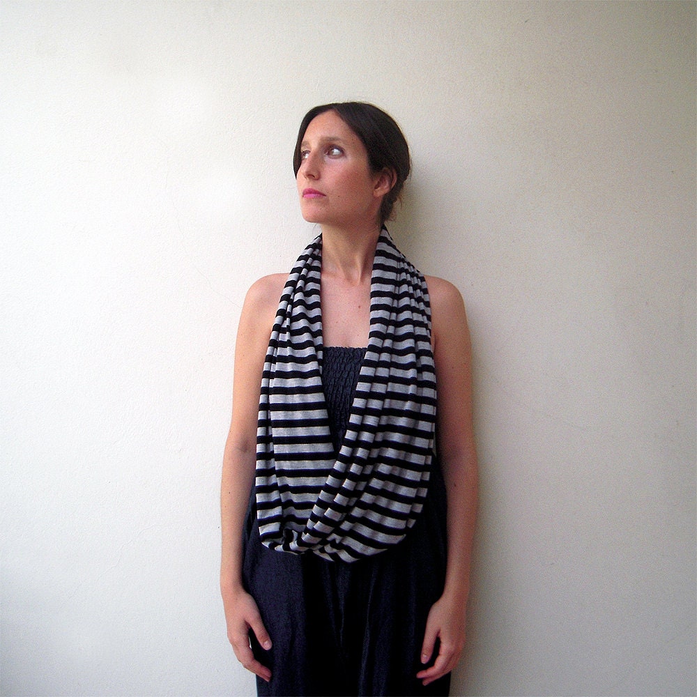The striped loop scarf - handmade in grey and black
