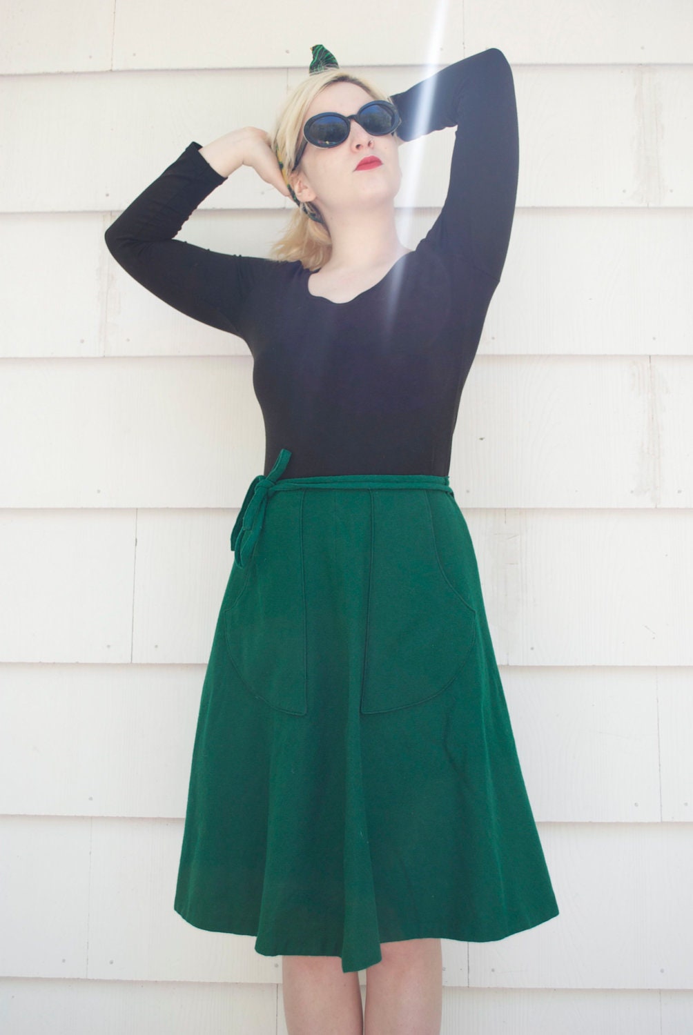 Vintage 1970s deep green wool wrap skirt with front pockets. High waisted. Below-the-knee. Office. School. Street. Size S / M.