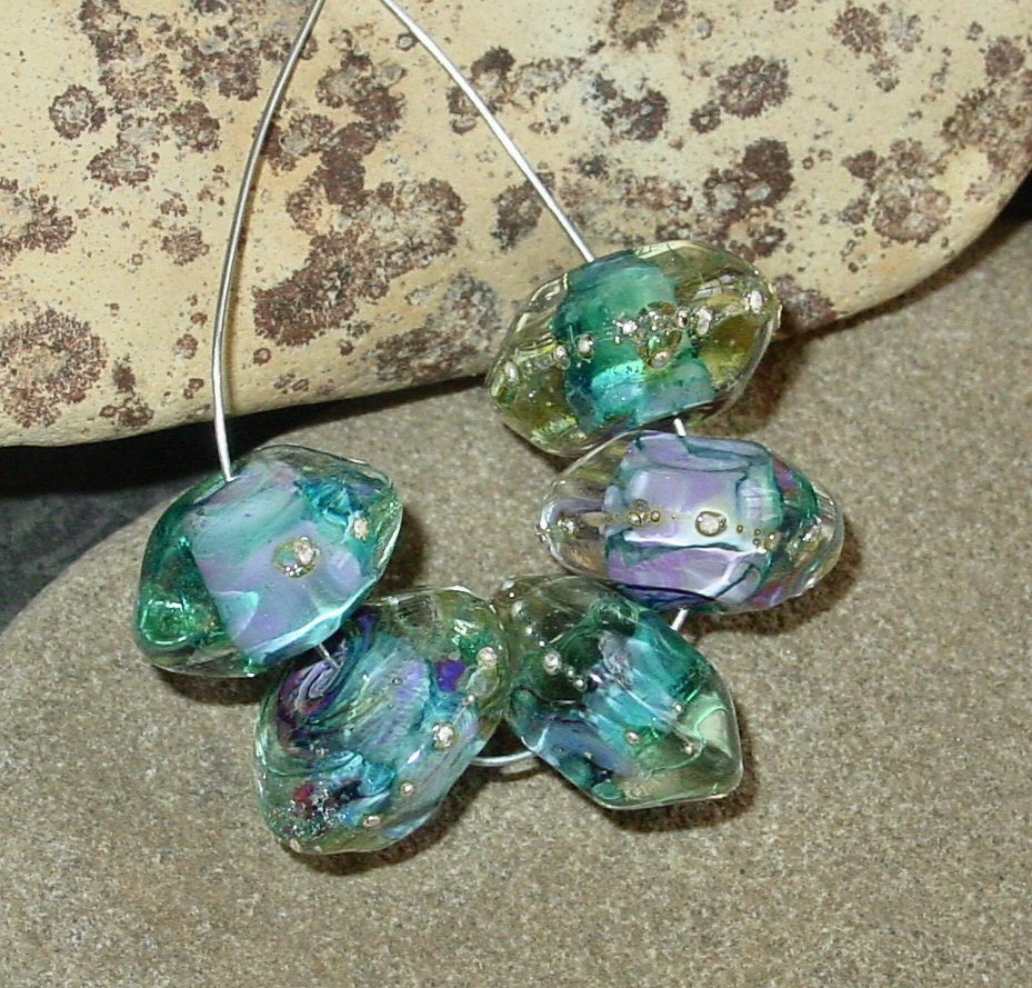BHG Blue roses faceted rondelles/nuggets