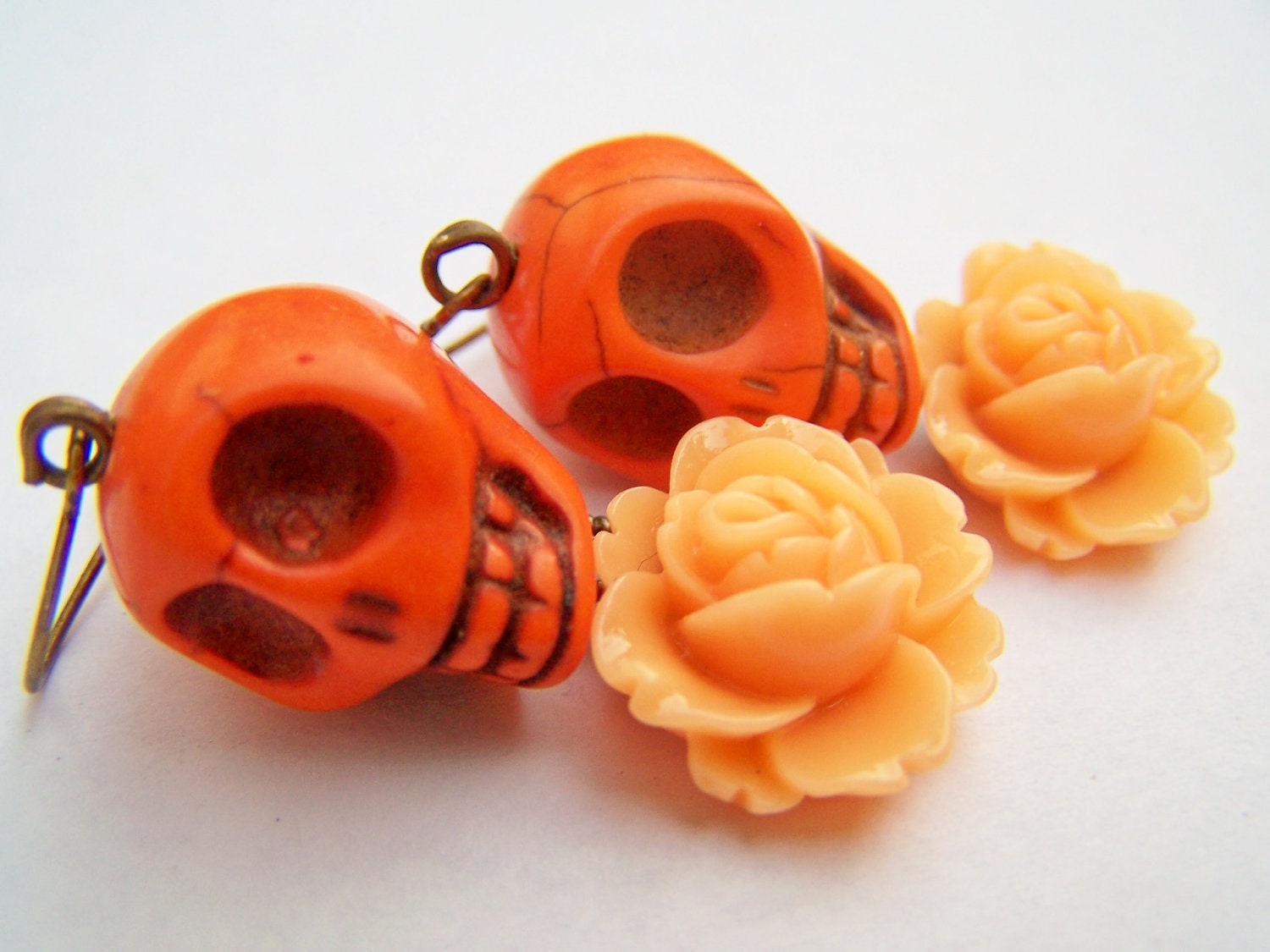 Orange Day of the Dead Earrings, Orange Skulls & Peach Roses Dangle Earrings, Dia de los Muertos Skull Earrings - Chouchou
