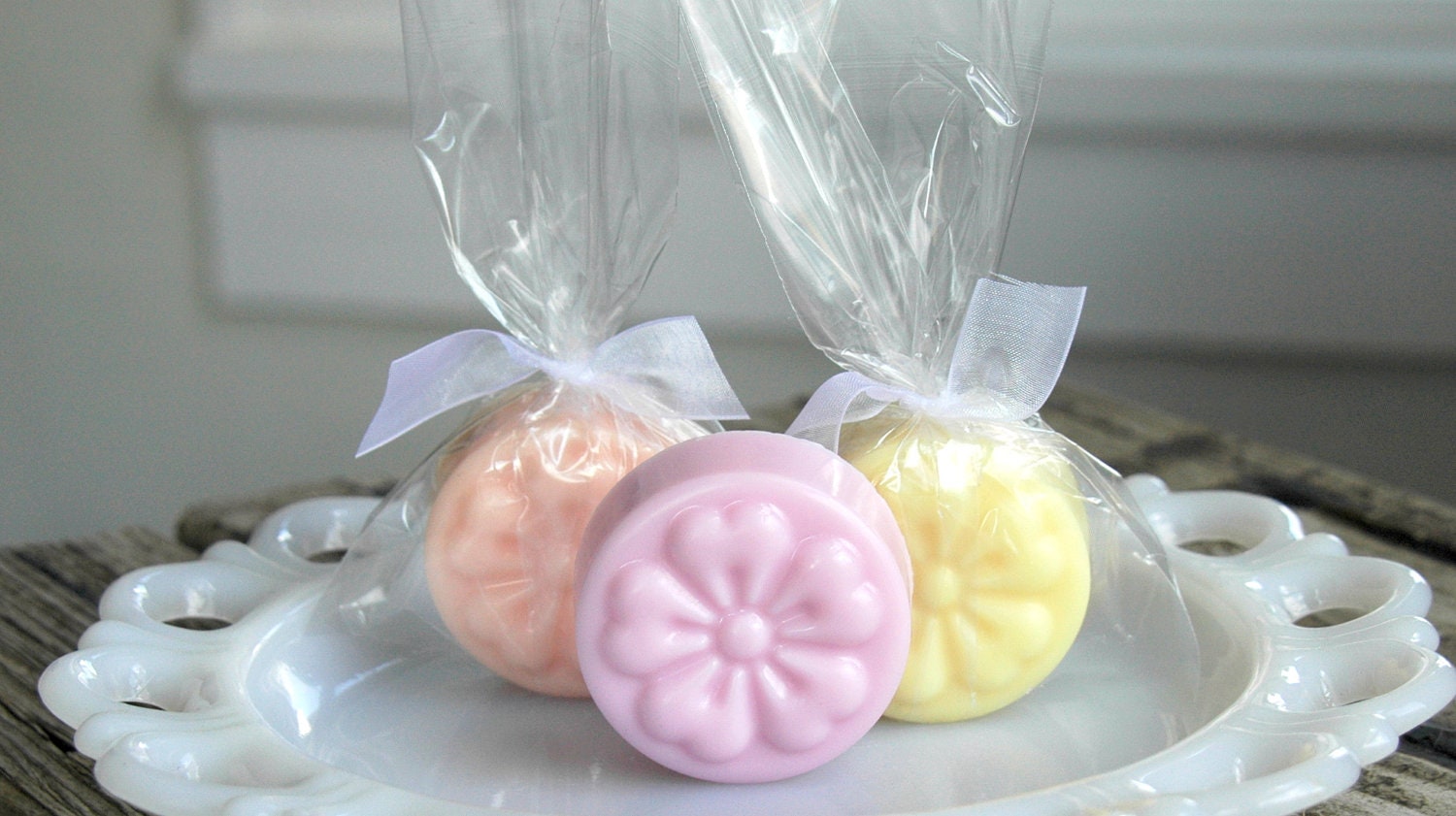 25 . Flower Custom Soap Favors . Bridal Shower / Baby Shower Favors