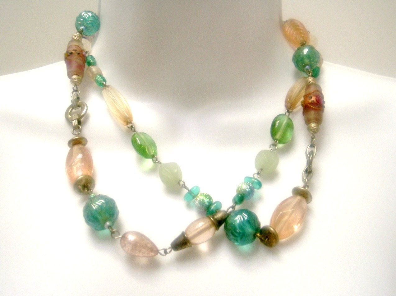 Vintage Glass and Plastic Lucite Single Stranded Beaded Necklace