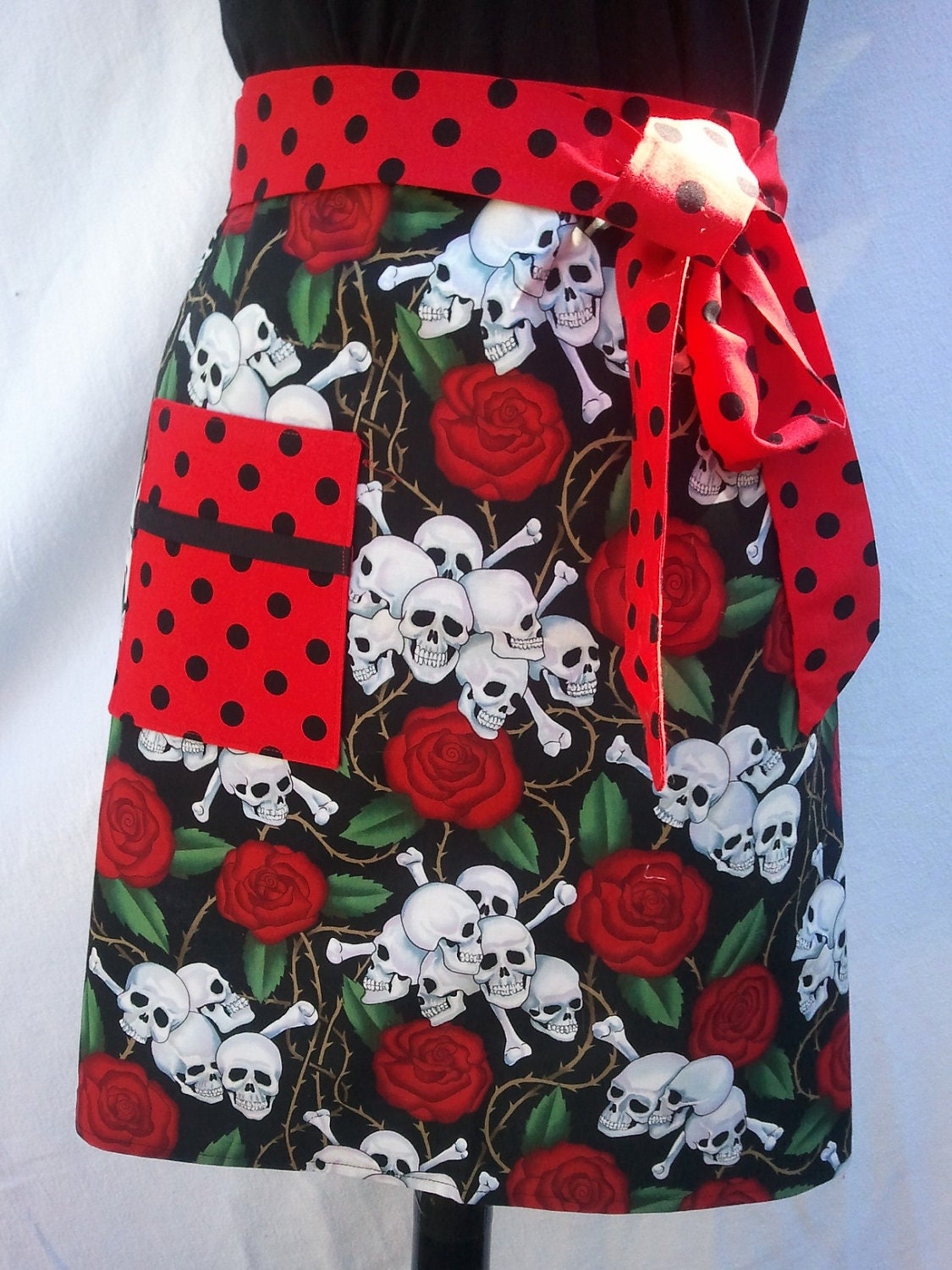 Skulls & Roses Half Hostess Apron