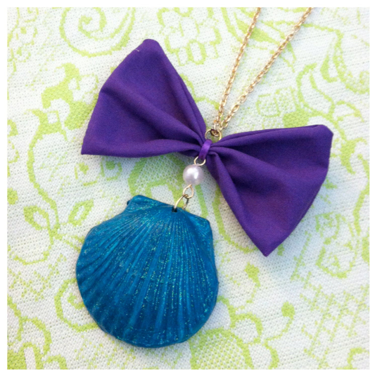 mermaid shell bow necklace