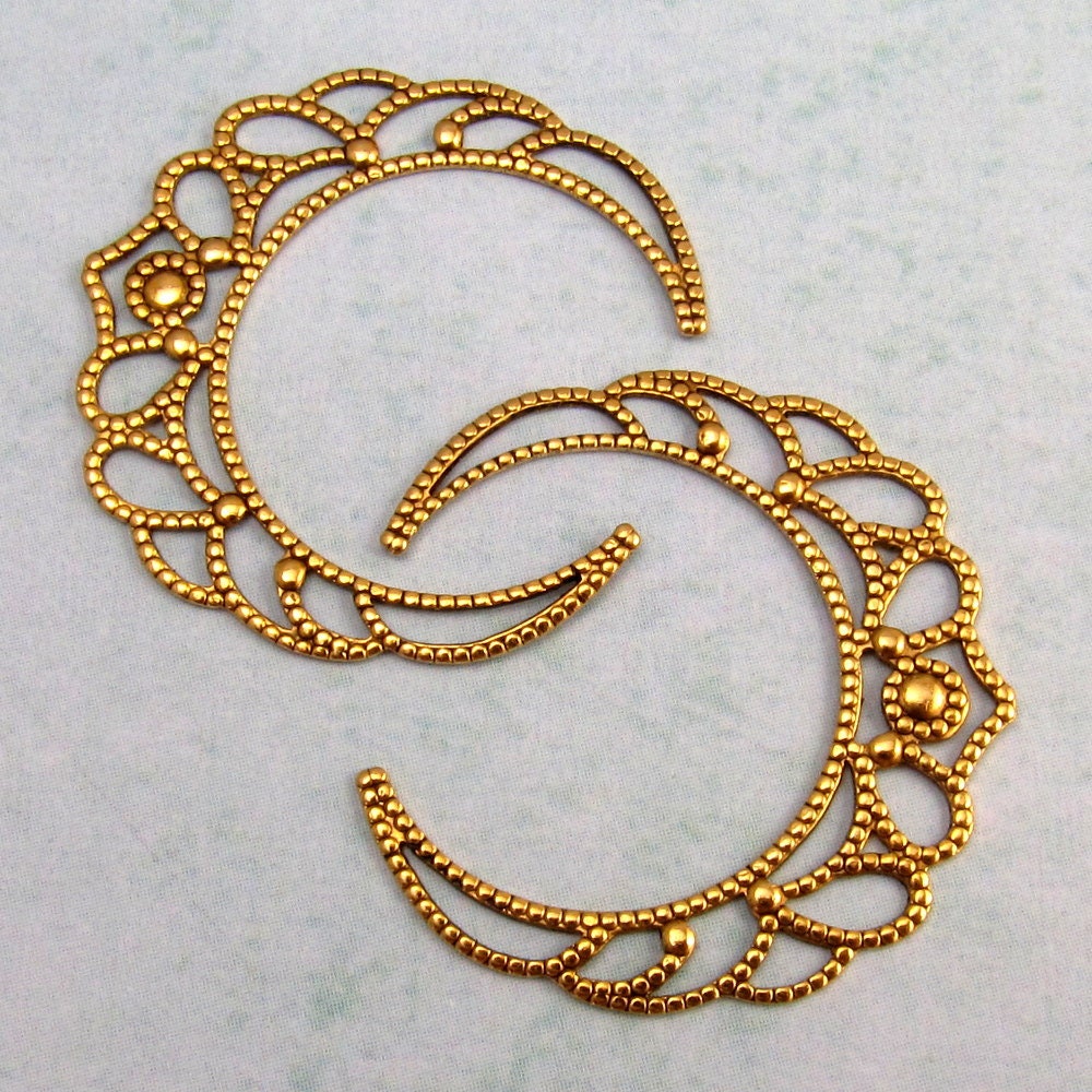 Brass Crescent Filigree Antique Gold 2 Pc. K88