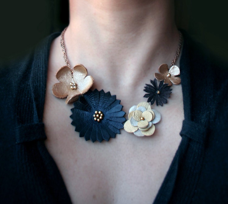 Leather flower statement necklace - Floral boho fashion jewelry - Bib necklace - Fall Winter jewelry