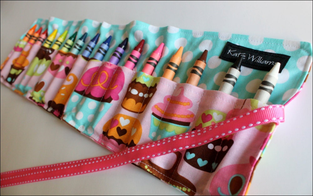 NEW-Cupcake Crayon Roll-16 Crayola Crayons Included-Great Christmas Gift or Party Gift