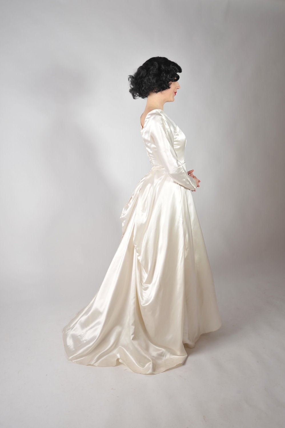 Vintage 1950s Wedding Gown - Sophistcated Gleaming Ivory Satin Wedding Dress