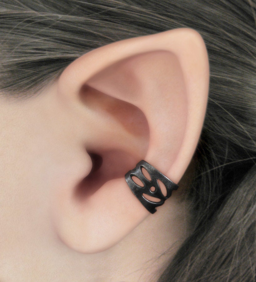 Mischief - Black Filigree Ear Cuff