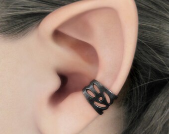 Mischief - Black Filigree Ear Cuff