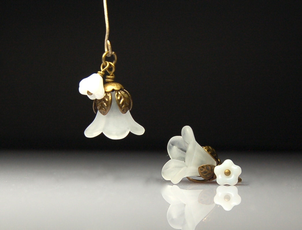 Vintage Style Bead Dangles White Lucite Flowers Pair C33
