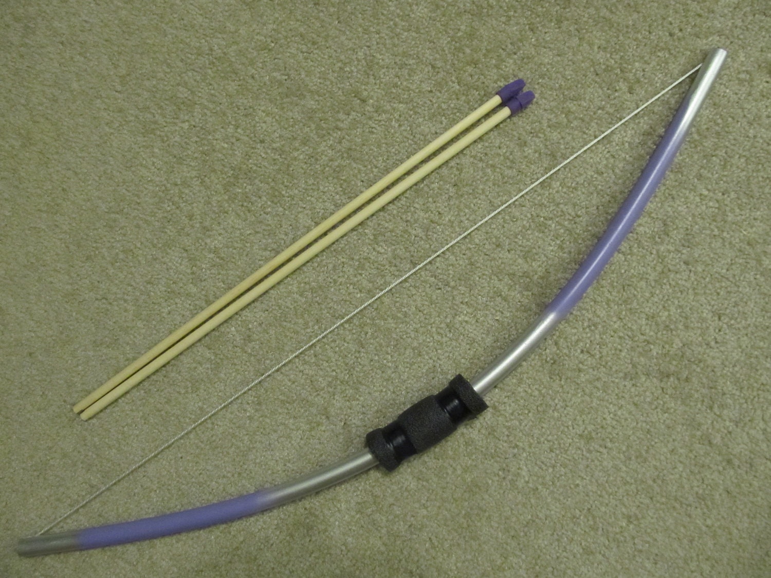 Sm. Bow  age 3-7, 5 extra arrows - lavendar and silver or purple & silver