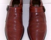 Sz 8 Vintage brown leather Bandolino shoes with strap and buckle.