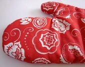 Red Floral Oven Mitt