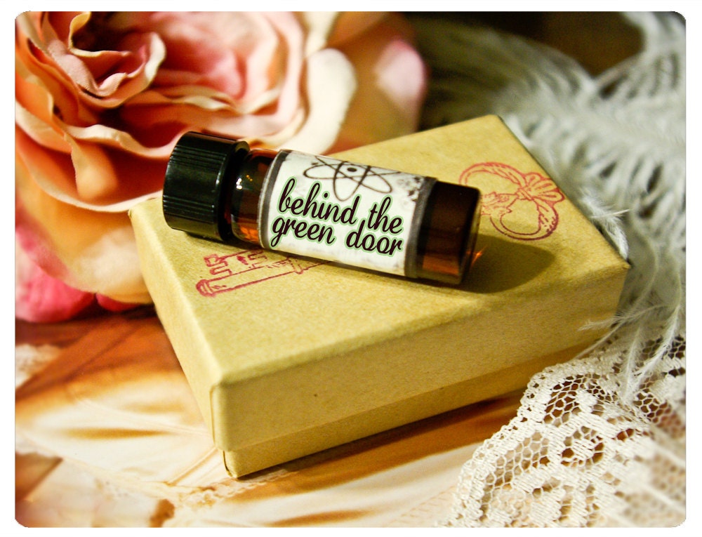 behind the green door - natural perfume oil - 1/4 oz of spruce, wild woods, coriander, wild peppermint - unisexy
