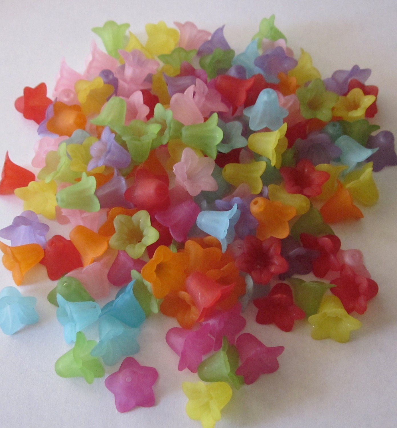 Lily Frosted Mixed Flower 18mm x 12mm (18)