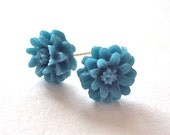 Teal Blue Flower posts earrings - daisy studs