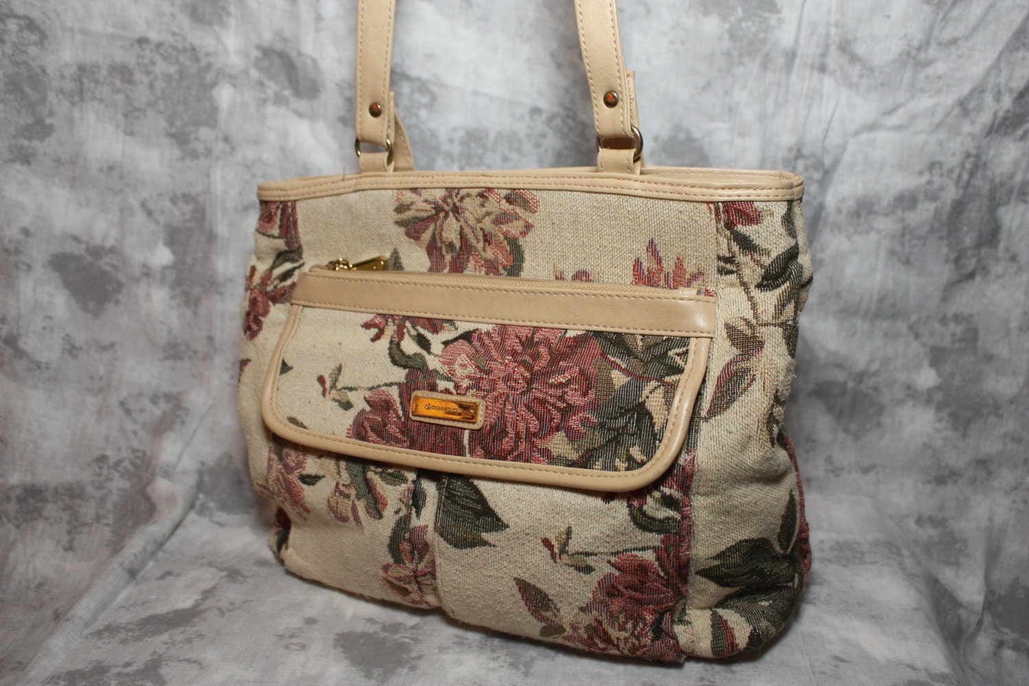 vintage floral carpetbag with lots of compartments