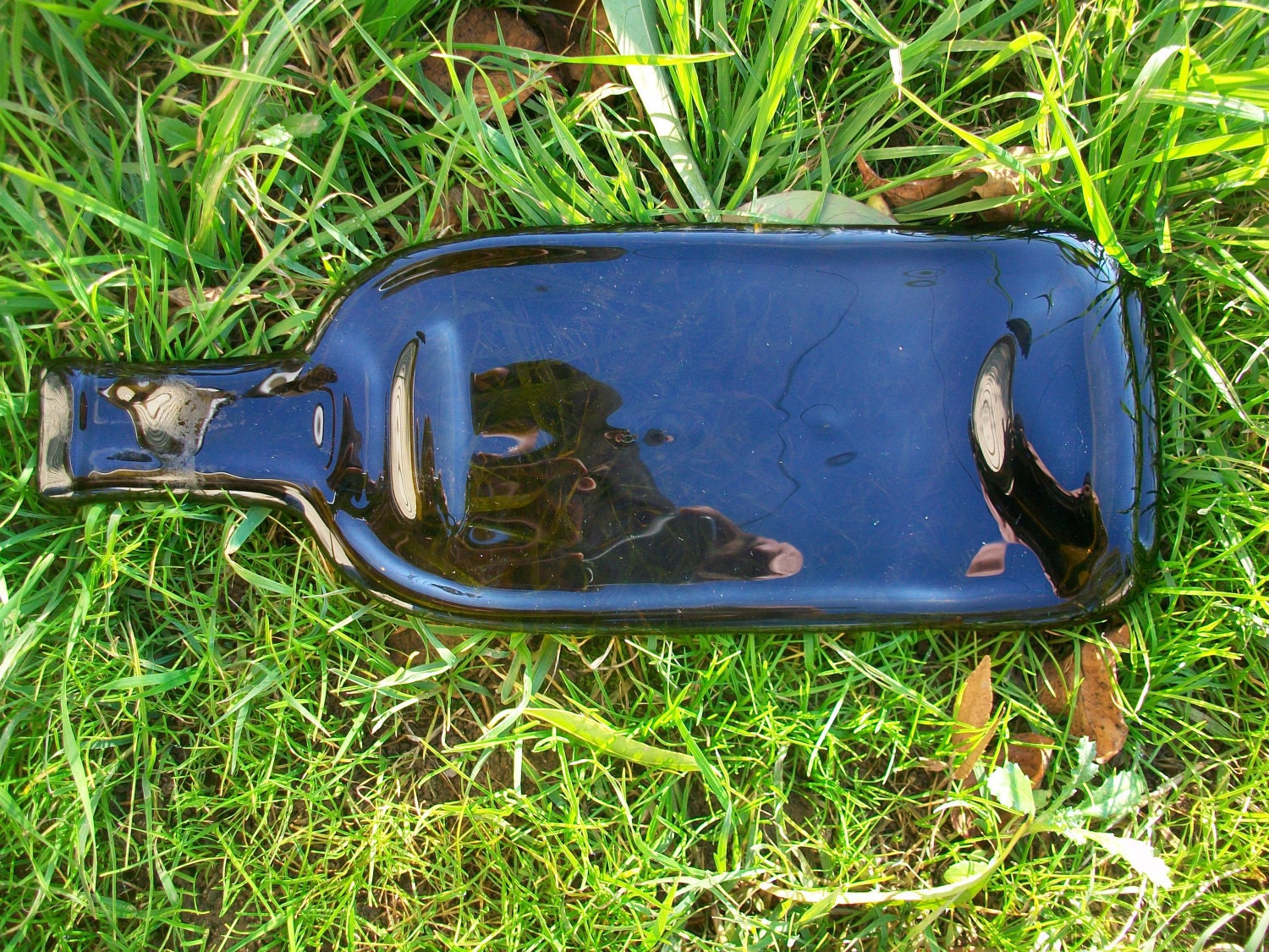 1 Piece Wine Bottle Serving Set, Flat Cheese Board, Available in 4 Colors, Emerald Green, Amber Brown, Clear & Yellow