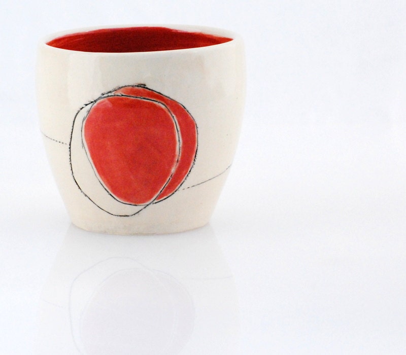 cup tumbler minimal in white and red