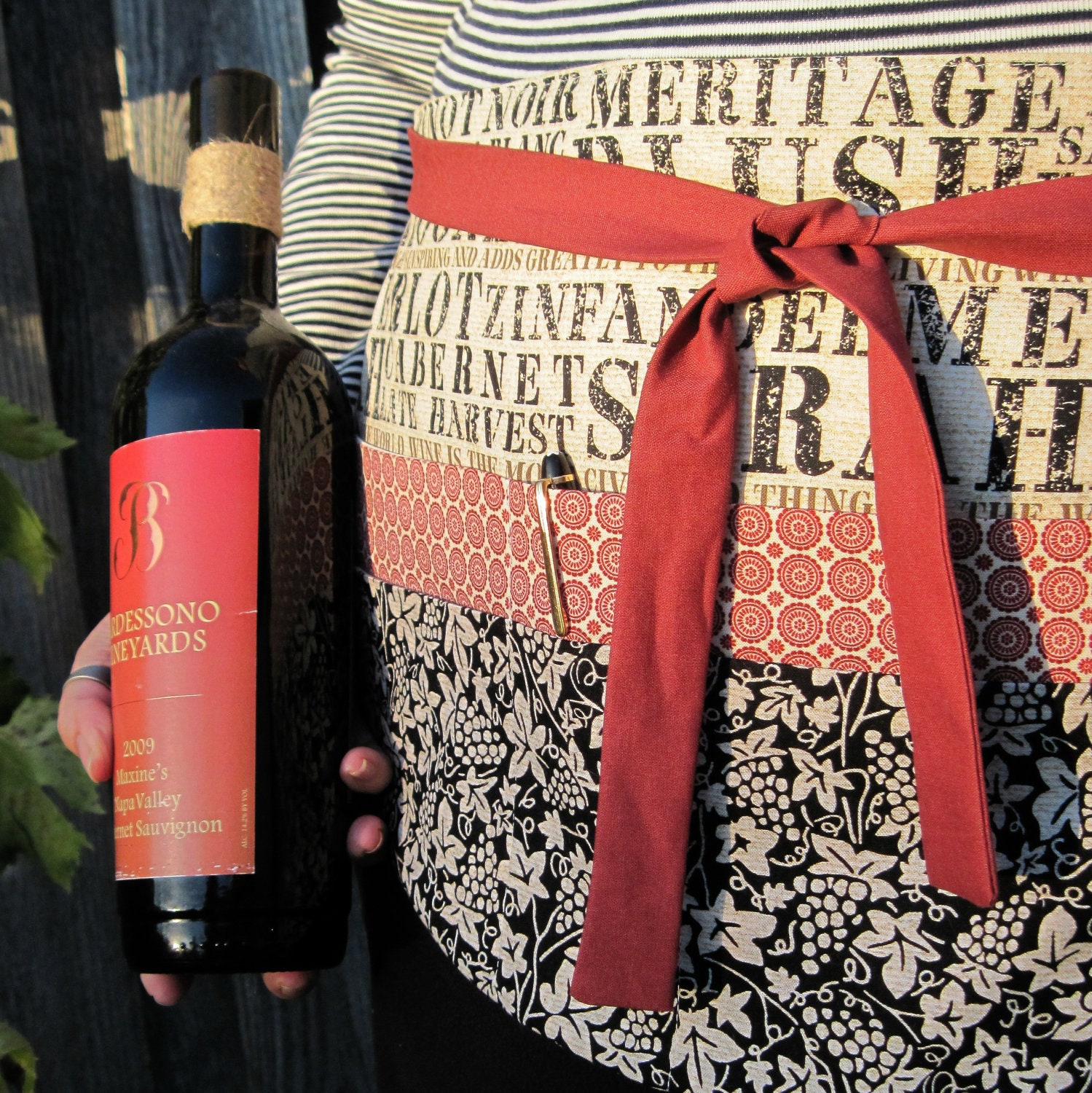 Festive Wine Hostess Half Apron with Pockets - Black, Burgundy Script & Grapes Entertaining Utility Apron - Wine Party - Wine Accessories