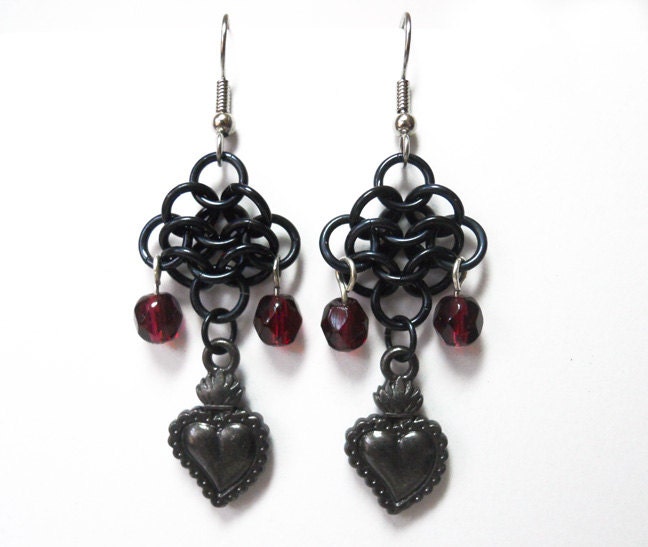 Gothic heart earrings, Chainmaille rosettes weave, Red and black