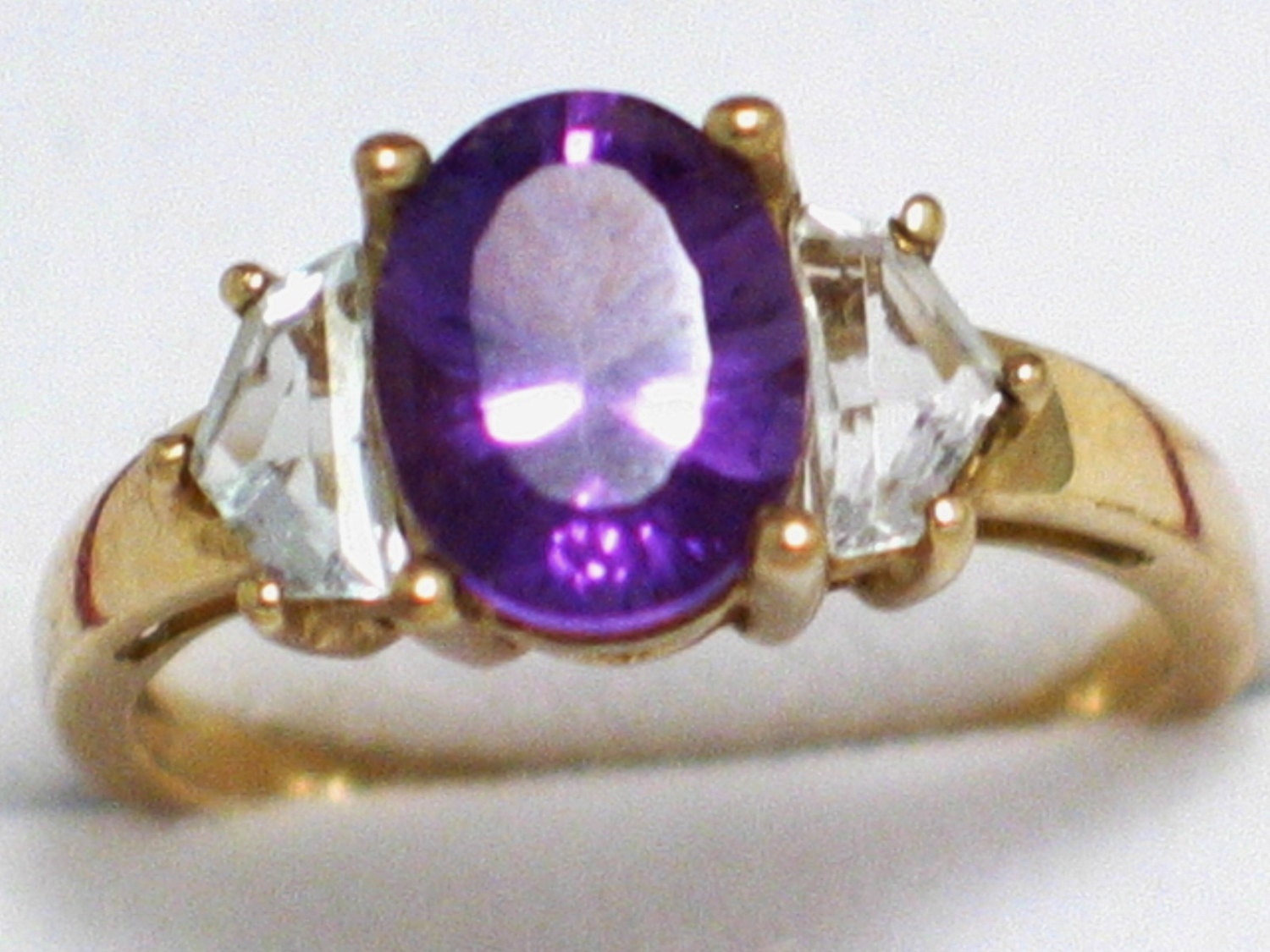 10kt yellow gold purple amethyst and  white topaz gemstone ring band size 7