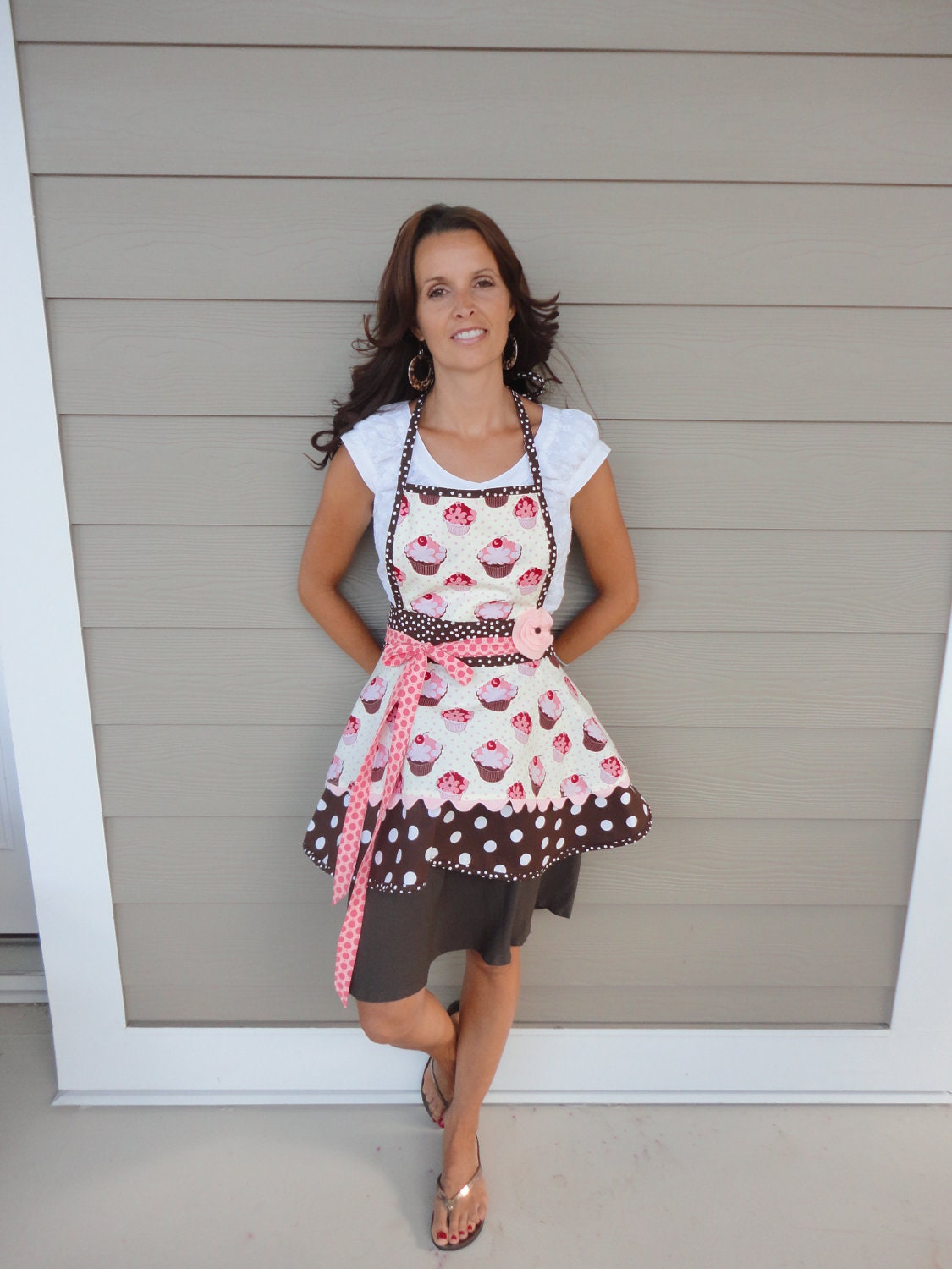 4RetroSisters - "Annabelle Style" Womens Full Apron - "Cupcakes Anyone"