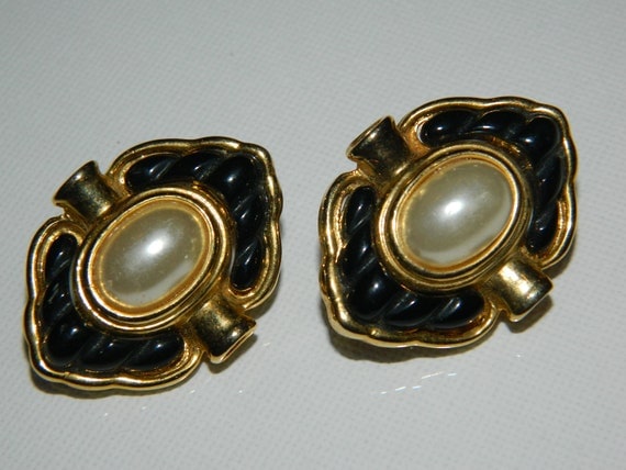 vintage black gold pearl clip on earrings 5b3