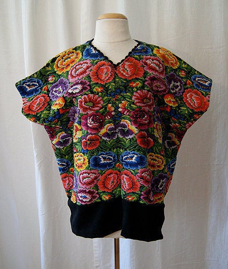 Wonderful vintage Mexican huipil hand loomed top with bright floral pattern - size XXL