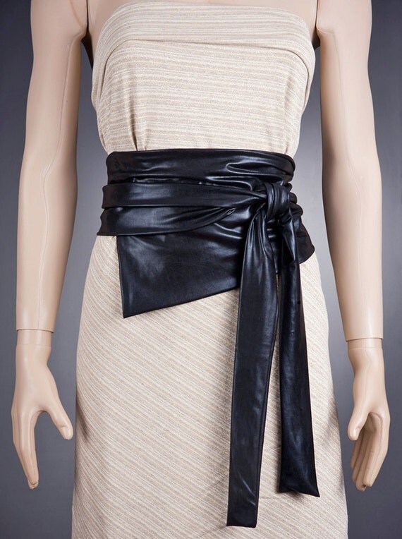 IMPRESSIVE BLACK Wide Belt / Corset Look