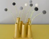 Black and white flowers. Handfelted pom pom floral arrangement. Wooly balls. Atomic bouquet. Black, grey, white wedding.