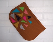 Triangle zipper clutch in tan.