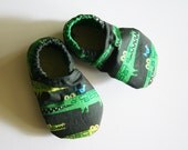 Soft-soled Booties in Organic Alligator in Size 0-6 months