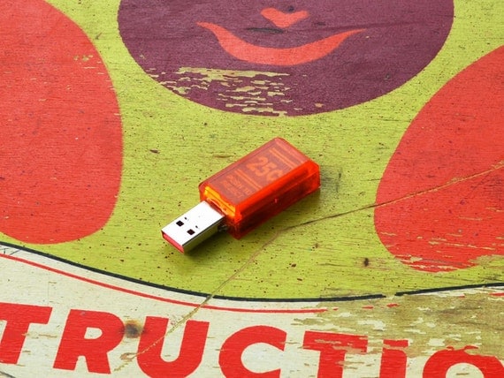 Pinball Arcade Coin Slot 8 GB USB Flash Drive - Williams Cylcone machine