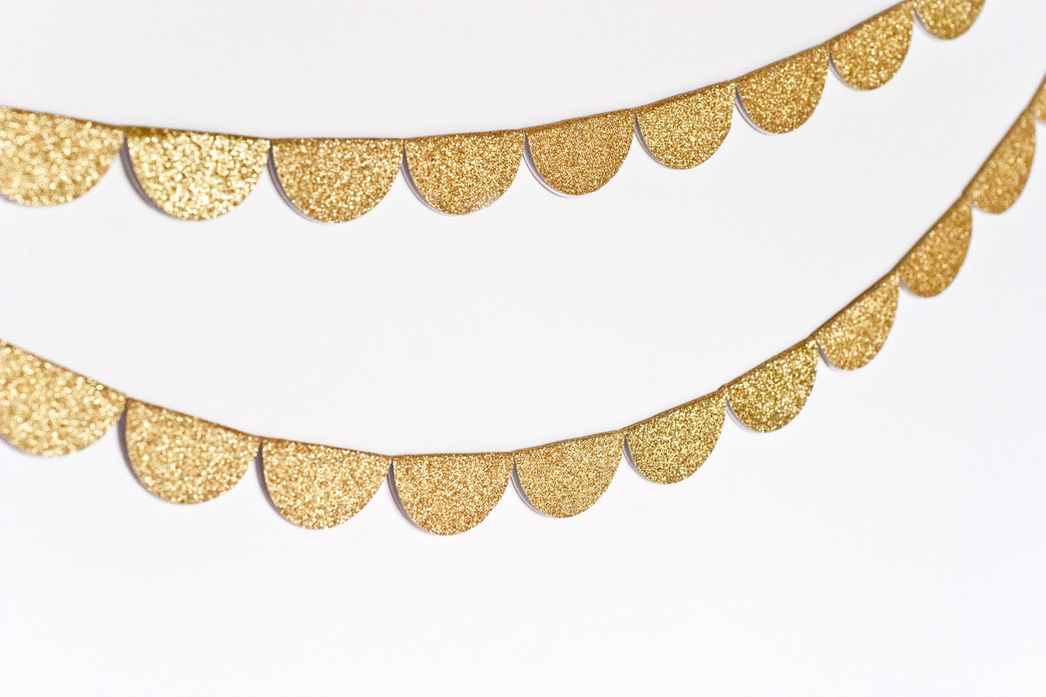 Scalloped Glitter Garland (Gold)