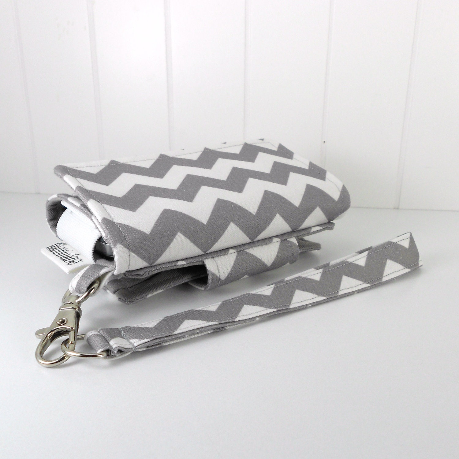 The Errand Runner - Cell Phone Wallet - Wristlet - for iPhone/Android - Chevron in Gray/Gray