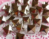 Rivet / SILVER Color Metal Pyramid Rivet Studs Square Rivet 12mm (around 50pcs) for Cell Phone Deco / Leather Craft / Jean Button, etc RT07