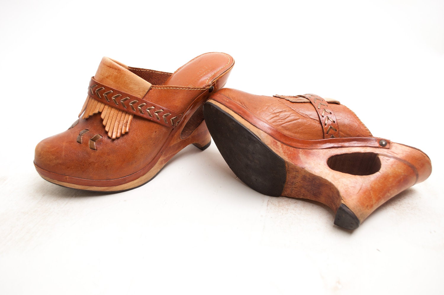 Vintage 1970s Wood Clogs - 70s Platform Clogs - Raw Sienna Brown Leather - 5N