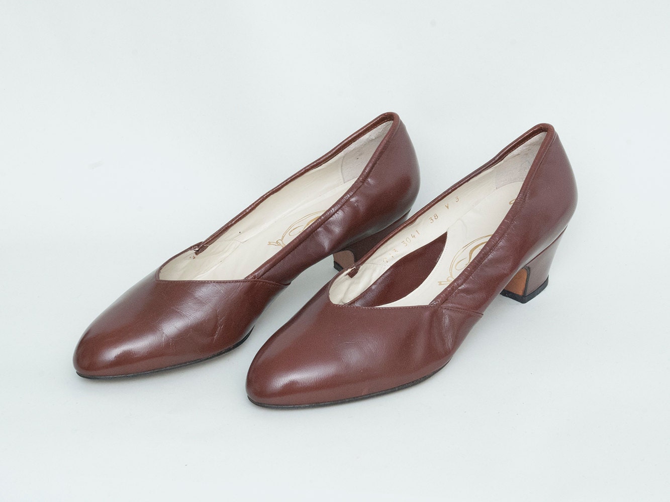 Size 8 NOS Vintage Brown low heels pumps