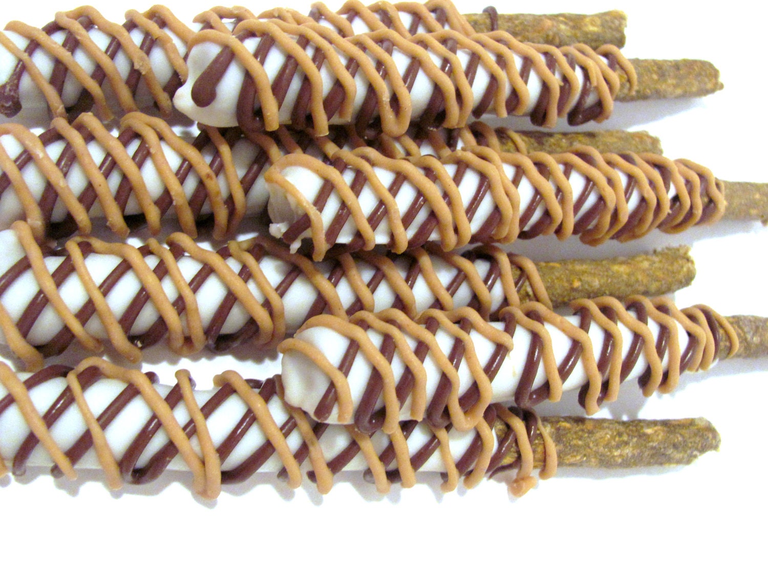 Gourmet Decorated Dog Treats Muddy Puppys Dipped and drizzled Munchie Sticks Peanut Butter Yogurt Carob Set of 15