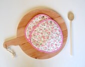 pink roses pot holders with pink biais - cottage kitchen - white and pink - floral motif - sweet potholders