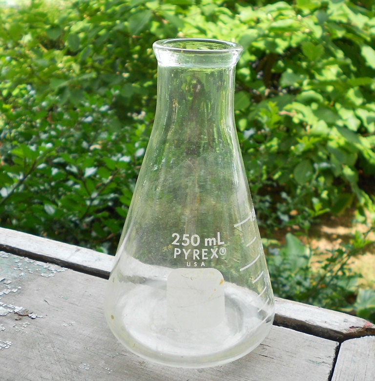 Mid Century Barware, vintage Laboratory Flask, Pyrex 250 ml scientific glass beaker, steampunk decor