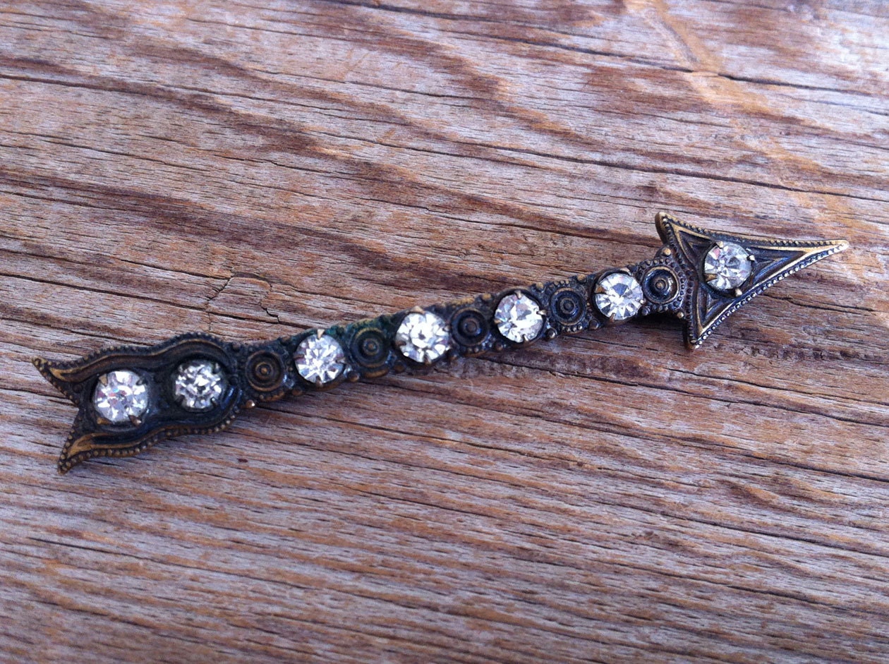 vintage arrow rhinestone brooch / 1910s jewelry / CORA