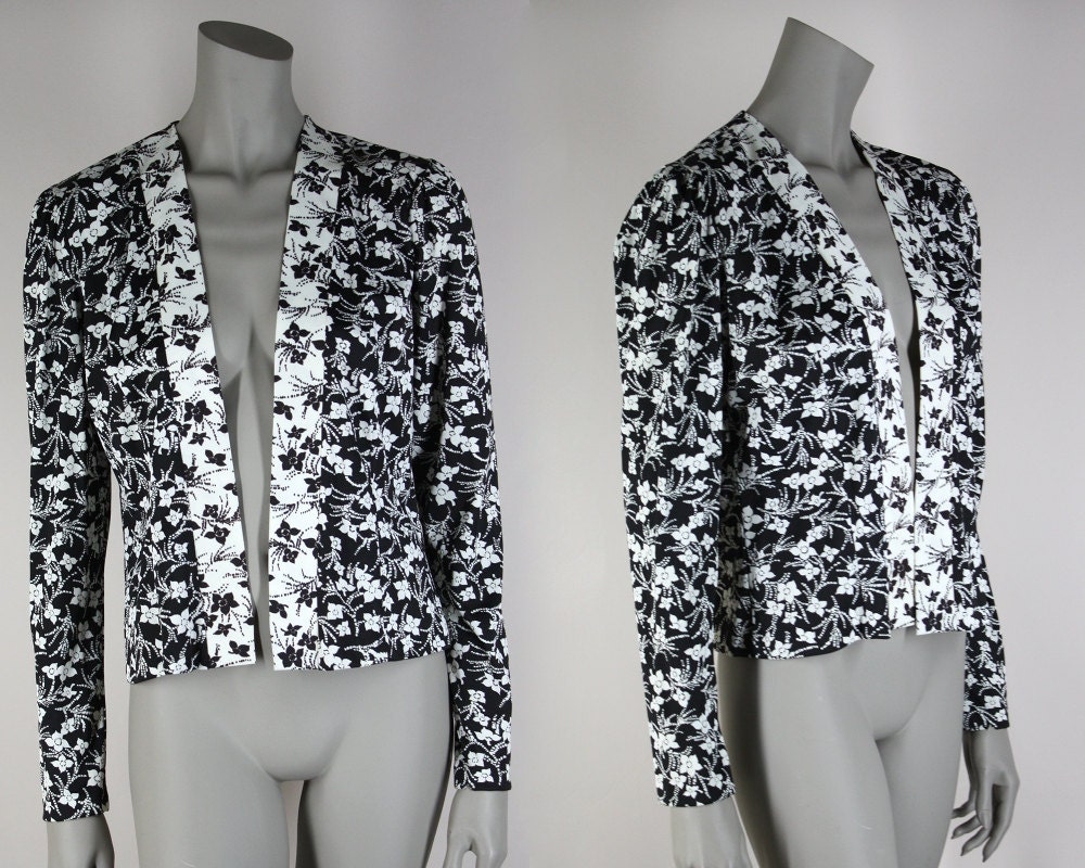 Vintage 1970s Dress Jacket : 70s Black and White Floral Graphic Print Drape Jacket S M L