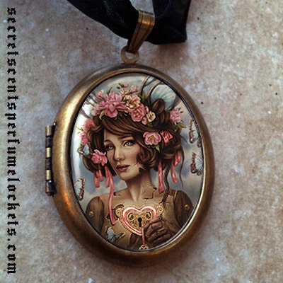 Perfume Locket Pendant  -  Heart's Choice - Antique Brass